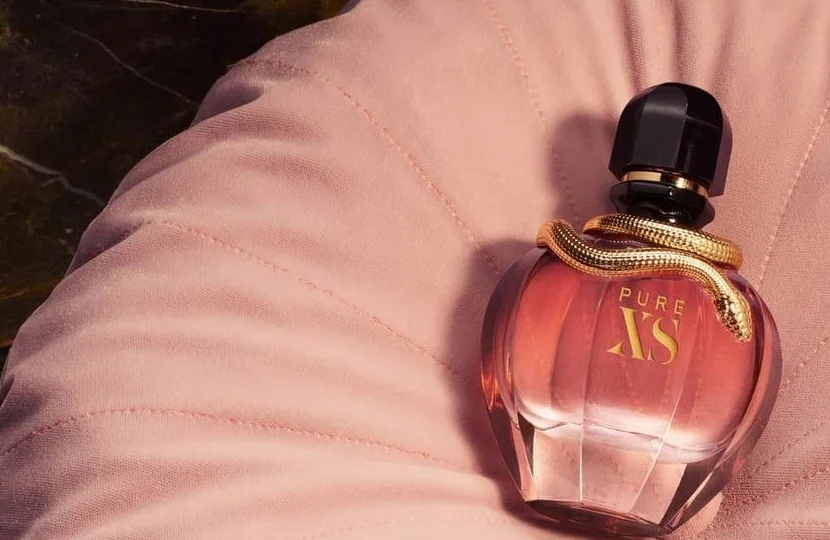 Nuty głowy, serca i bazy – jak zbudowane są perfumy?